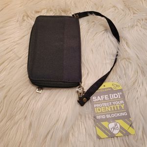 Travelon Safe ID Wallet Protect Your Identity RFID Blocking NWT